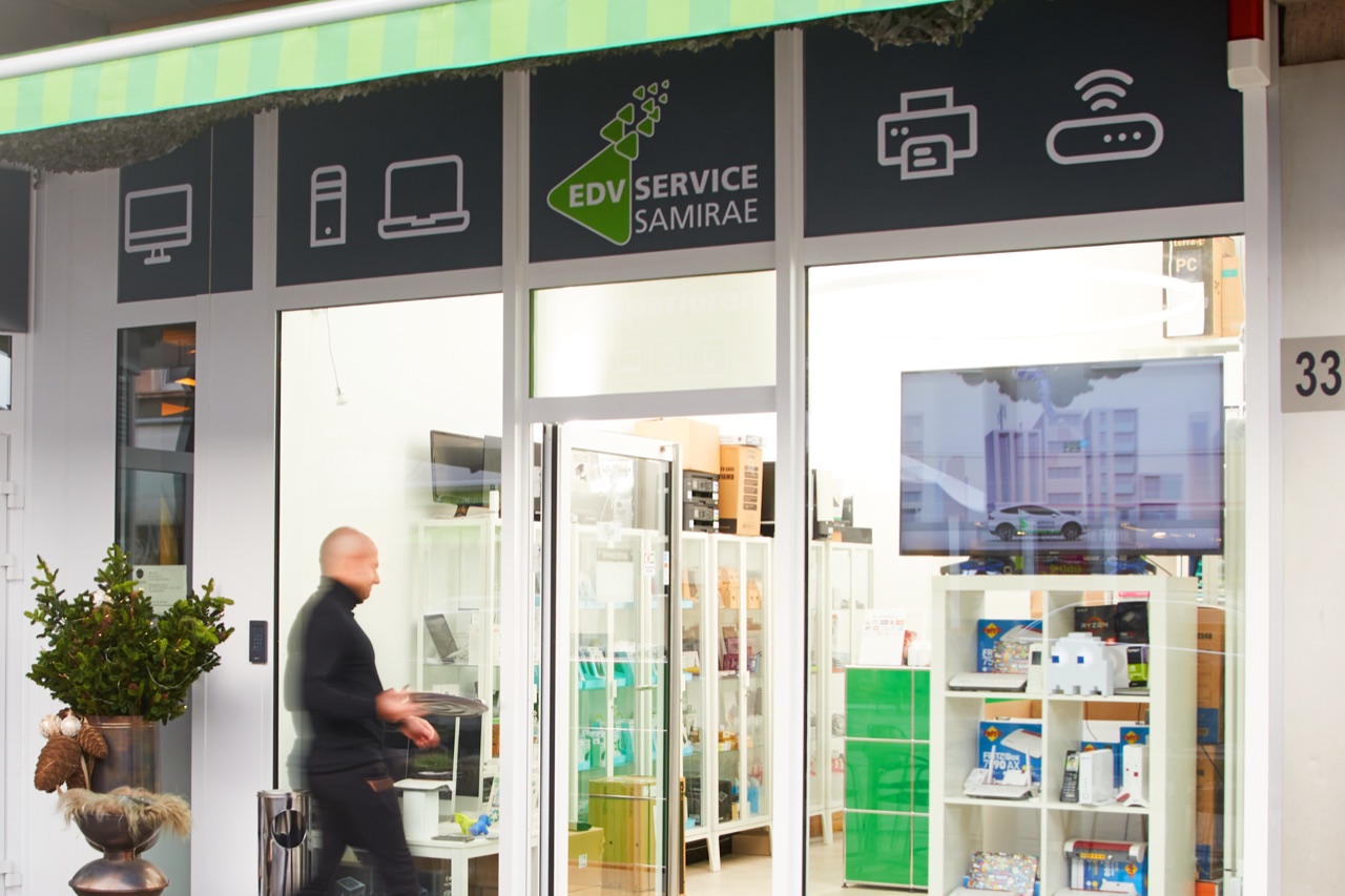 Ladenfront von EDV-SERVICE Samirae in der Schloßstrasse 33, Bergisch Gladbach